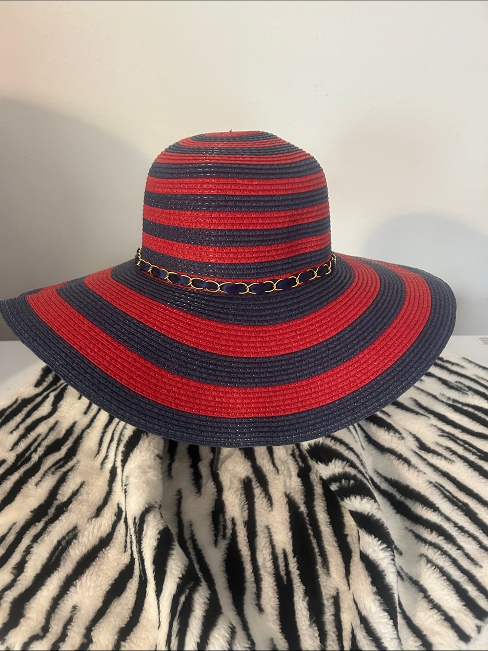 Women’s Wide Brim Sun Hat — Red & Navy Stripe with Chain Detail.    OS.    NWT